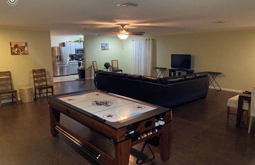 Zephyrhills West House | 10 % DISCOUNT Cheerful home on 3.5 acres with plenty parking/long term rental