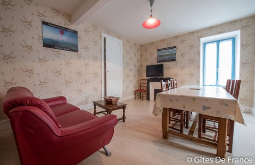 Roche-Charles-la-Mayrand House | 100 m² Gîte ∙ 3 bedrooms ∙ 6 guests