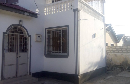 Mombasa House | 10 km from Haller Park, Swimming Pool, WiFi, Parking, Beaches.