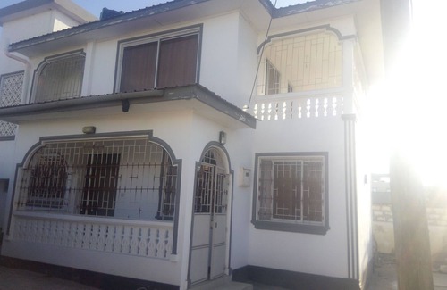 Mombasa House | 10 km from Haller Park, Swimming Pool, WiFi, Parking, Beaches.