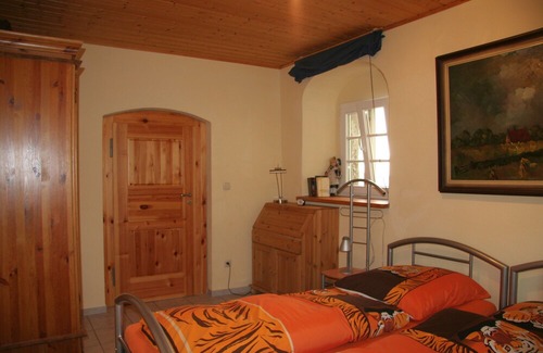 Maxen Apartment | 10 km to Dresden - Modern Apartment in the Farm With own Horses, Garden Pool