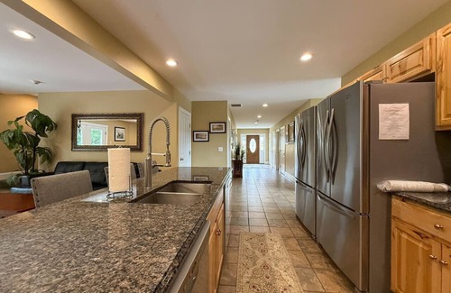 North Conway House | 10 Locust Lane | Sleeps 32, Pool, Hot Tub, 15 BDRM