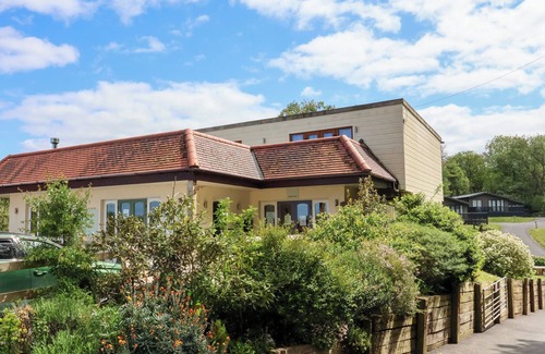 Combe Martin Cottage | 10 MANLEIGH PARK, pet friendly, with a garden in Combe Martin