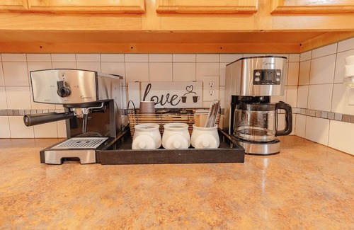 Springdale House | 10 mi from University! Centrally located in NWA