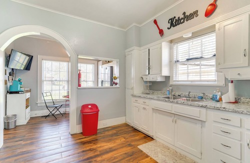 Vivian Cottage | 10 Mi to Caddo Lake: Charming Cottage in Vivian!