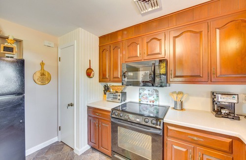 Leola House | 10 Mi to Dtwn Lancaster: Charming Home w/Yard!