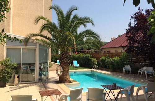 Sud Apartment | 10 min du centre ! Chambre triple + Accès piscine
