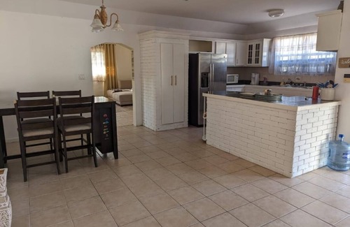 La Democracia House | 10 min from airport, 3 min from bacob eco park