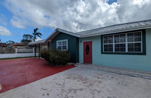 La Democracia House | 10 min from airport, 3 min from bacob eco park