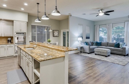 Grapevine House | 10 min from DFW Airport in Grapevine! 30+ Day Stays