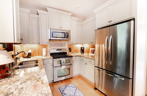 Cullowhee Cabin | 10 min from downtown Cashiers - Marina down the road - Quiet retreat