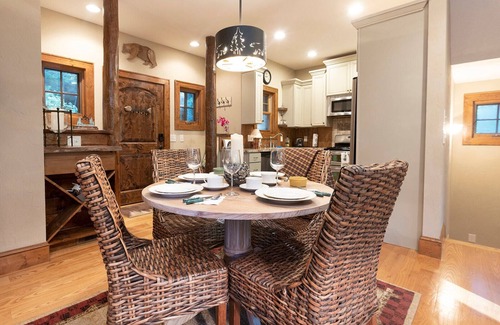 Cullowhee Cabin | 10 min from downtown Cashiers - Marina down the road - Quiet retreat