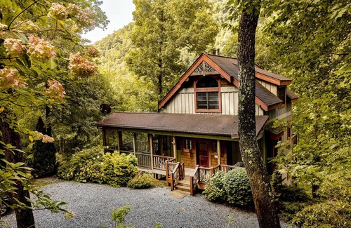 Cullowhee Cabin | 10 min from downtown Cashiers - Marina down the road - Quiet retreat
