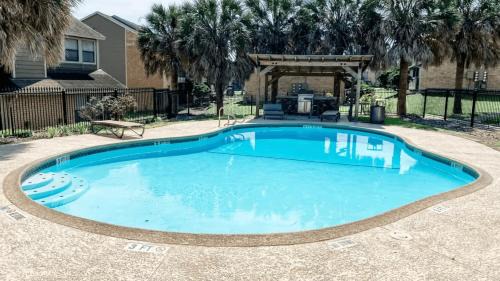 Northwest Corpus Christi Apartment | 10 Min to Downtown - Pet-friendly, TV with Parking