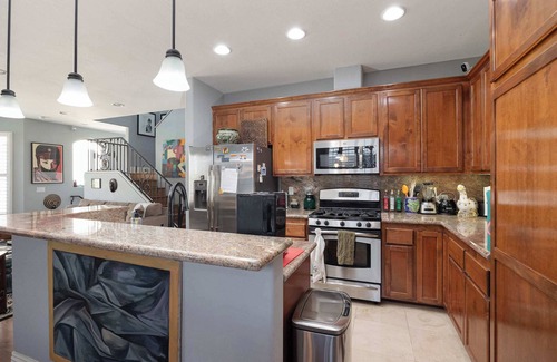 Hillcrest House | 10 Min to the Zoo and Beach! | Tropical Townhome