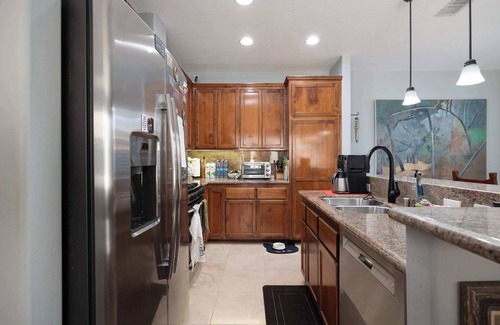 Hillcrest House | 10 Min to the Zoo and Beach! | Tropical Townhome