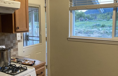 Stateline Cottage | 10 Min walk to Nevada Beach Lake Tahoe