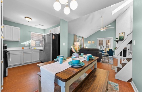 Greenville House | 10 mins from ECU/Peaceful/Skylight Loft