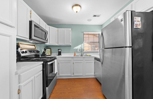 Greenville House | 10 mins from ECU/Peaceful/Skylight Loft