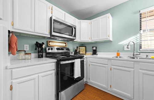 Greenville House | 10 mins from ECU/Peaceful/Skylight Loft