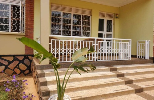 Entebbe House | 10 mins from Entebbe international Airport & beaches. 6 mins➡️town, Malls & zoo
