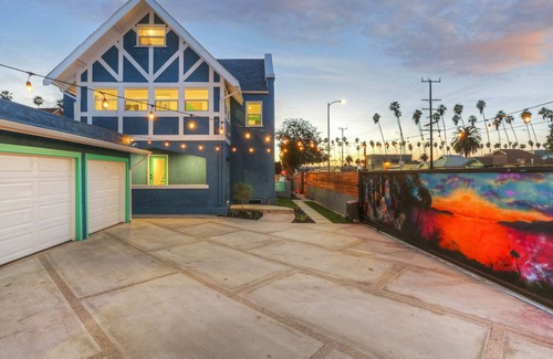 Park Mesa Heights Apartment | 10 mins from So Fi Stadium, Wi-Fi, bbq area, patios, Safety, views, parking