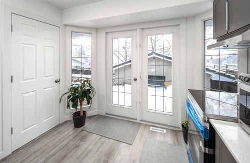 Calgary House | 10 mins to downtown and airport brand new reno Cozy ski mountain vacation home