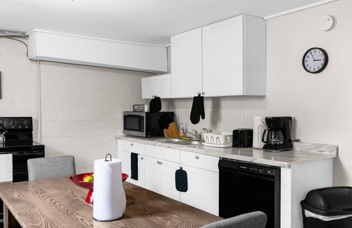 Birmingham House | 10 Mins to Downtown! Modern in Magic City- Unit B