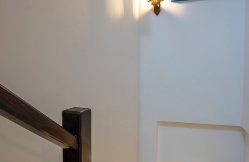 Matara House | 10 mins to Surf Point! Newly Renovated Air-Conditioned Balcony Room with WiFi