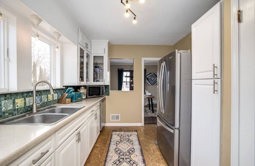 Ann Arbor Apartment | 10 Mins To The Big House/Sleeps Up To 10 Guests