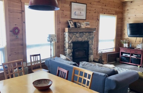 Grand Beach House | 10 minute Walk to Grand Beach Boardwalk