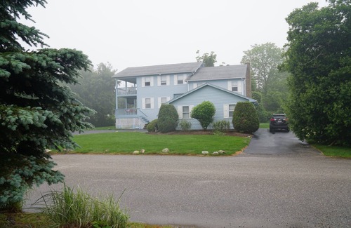 Eastward Look House | 10 MINUTE WALK TO THE BEACH 5 BEDROOMS 3 FULL BATHROOMS SLEEPS 14