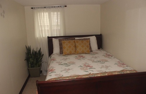 Canarsie House | 10 Minutes away from JFK is just what many look for. Easy access to the city.