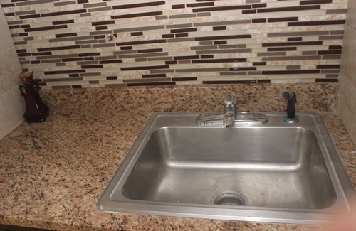 Canarsie House | 10 Minutes away from JFK is just what many look for. Easy access to the city.