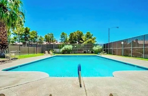 Las Vegas Condo | 10 minutes away from the Las Vegas Strip & Raiders Stadium