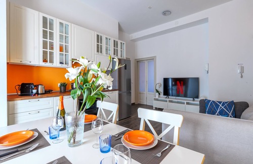 Gioia Apartment | 10 minutes by walk from Central Station, Wifi and Netflix