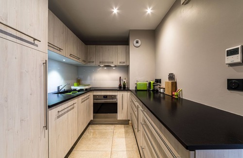 Morzine Apartment | ❄️🌞10 minutes from skiing -Stylish 2 bed flat with free ski bus & boot warmers