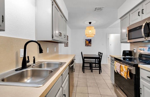 Fort Worth House | 10 minutes from the Stockyards! Remodeled home close to all Fort Worth offers!