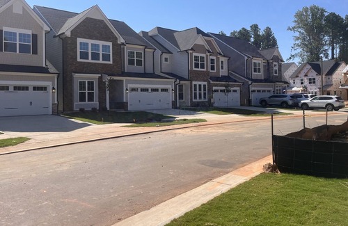 North Raleigh House | 10 minutes to downtown Raleigh. Stay in style in North Raleigh Home