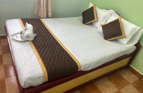 Kodaikanal Bed & Breakfast | 10 minutes to the lake! Family Sized with Bed Room