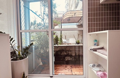 Wuqi District Apartment | 10 minutes to the Mitsui Shopping Park , 50 minutes to city center by Bus