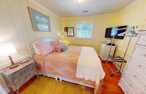 Cape San Blas Cabin | 10% off in August Just Steps from Boardwalk leading to Sugary Sand and Beautiful Gulf Water