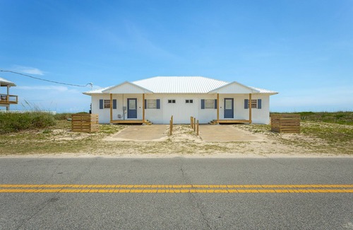 East End House | 10% off Oct and Nov! Beachfront, 2bed/1bath, ground level, screened in porch.