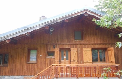 Bozel Apartment | 10-person gîte in an excellent location ("3 Vallées" ski area and Vanoise National Park)