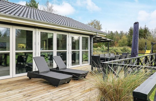 Bratten Strand House | 10 person holiday home in Jerup