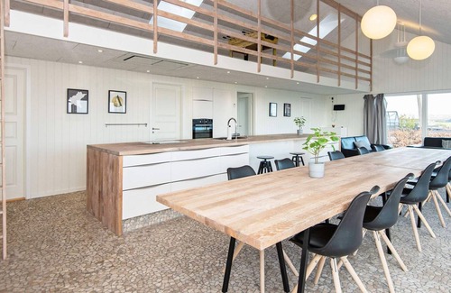 Ronde House | 10 person holiday home in Rønde-By Traum