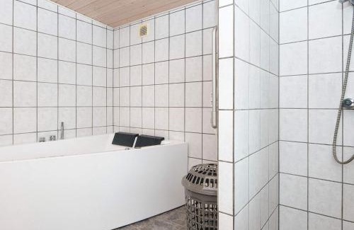 Lyngsbæk Strand House | 10 person holiday home in Ebeltoft-By Traum