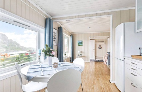 Bremanger House | 10 person holiday home in Kalvåg-By Traum