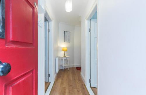 Wexford House | 10 Seconds to Main Street!
