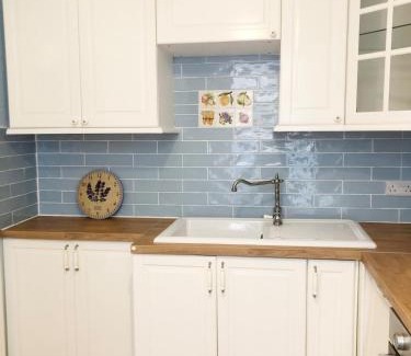 Wexford House | 10 Seconds to Main Street!